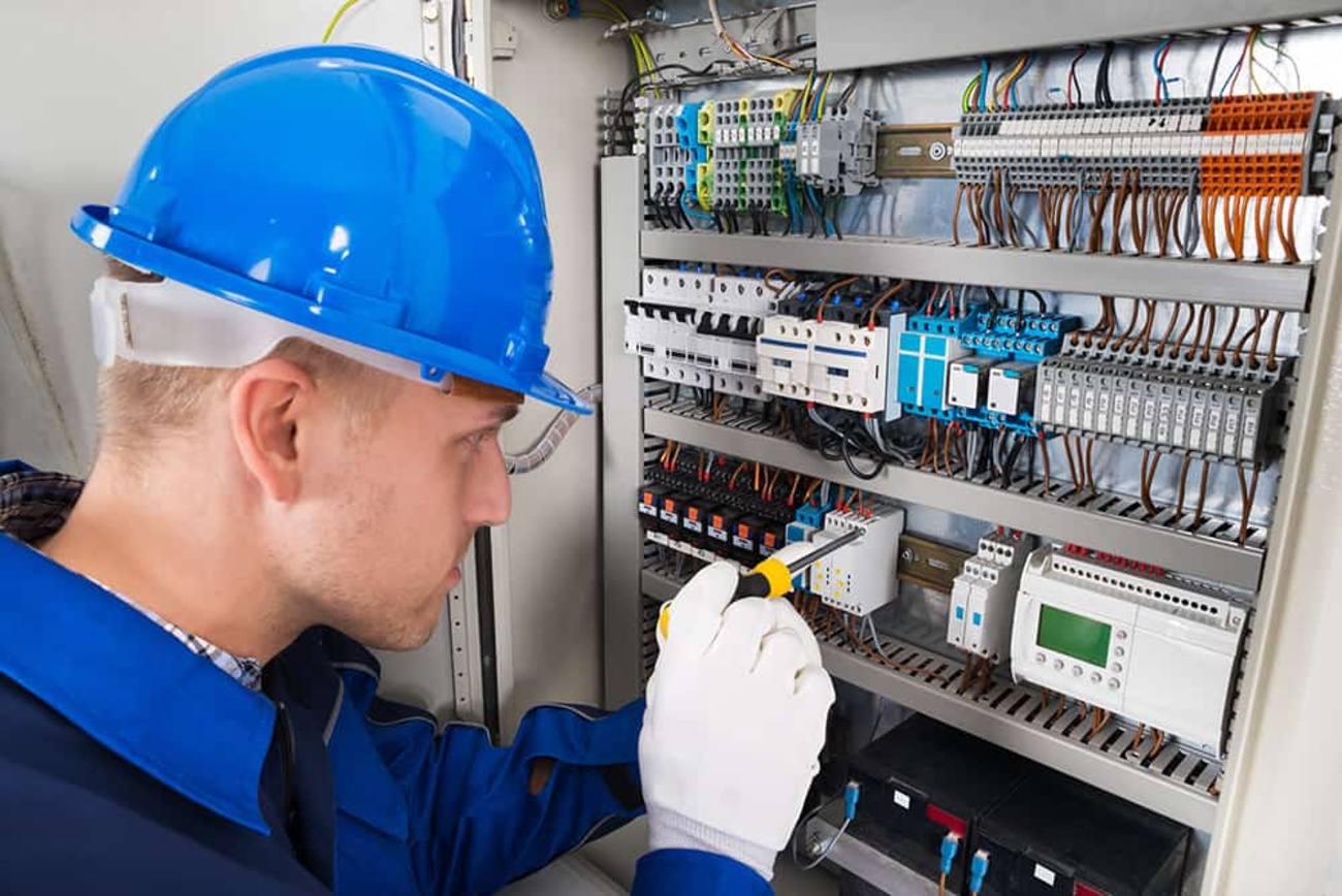 Elektroniker für Energie- und Gebäudetechnik (m/w/d) bei CWTec Elektrotechnik in Wiesenfelden